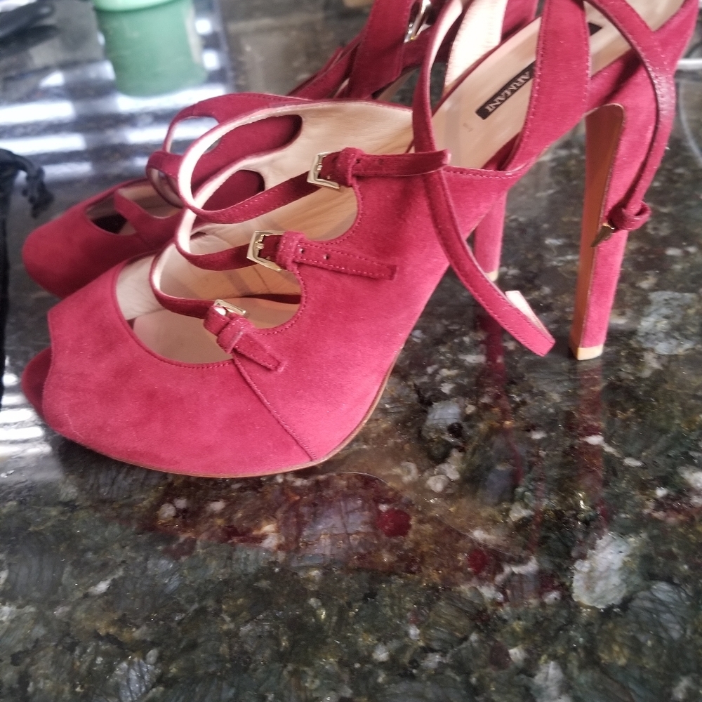 Shoes - Picture 4 of 4